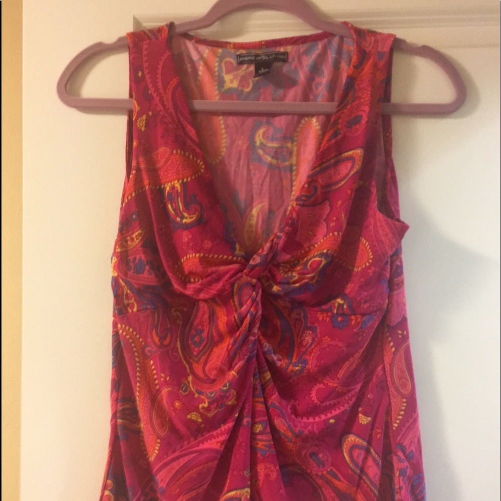 Women’s sleeveless top.